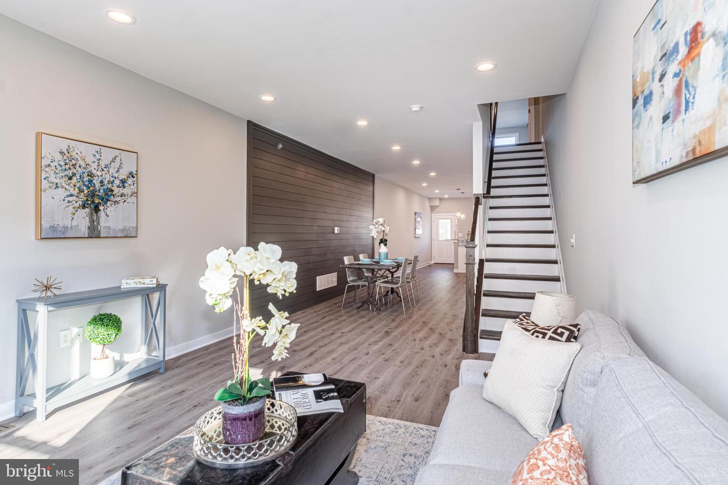 Photo 3 of 41 of 843 Harlem Ave townhome