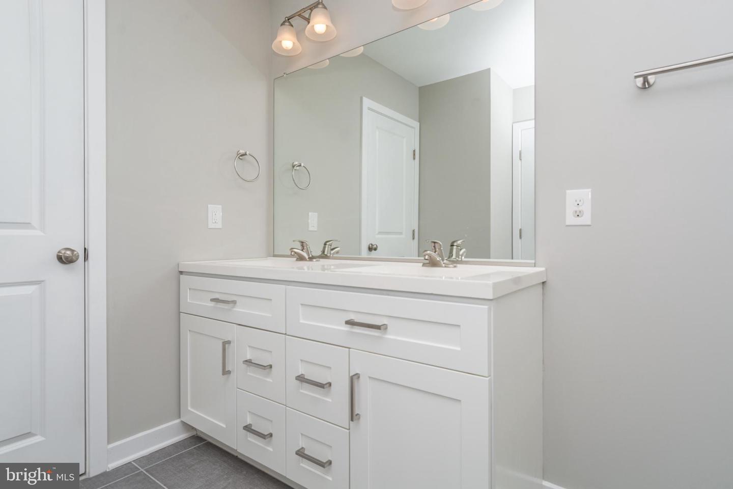 Photo 24 of 41 of 843 Harlem Ave townhome