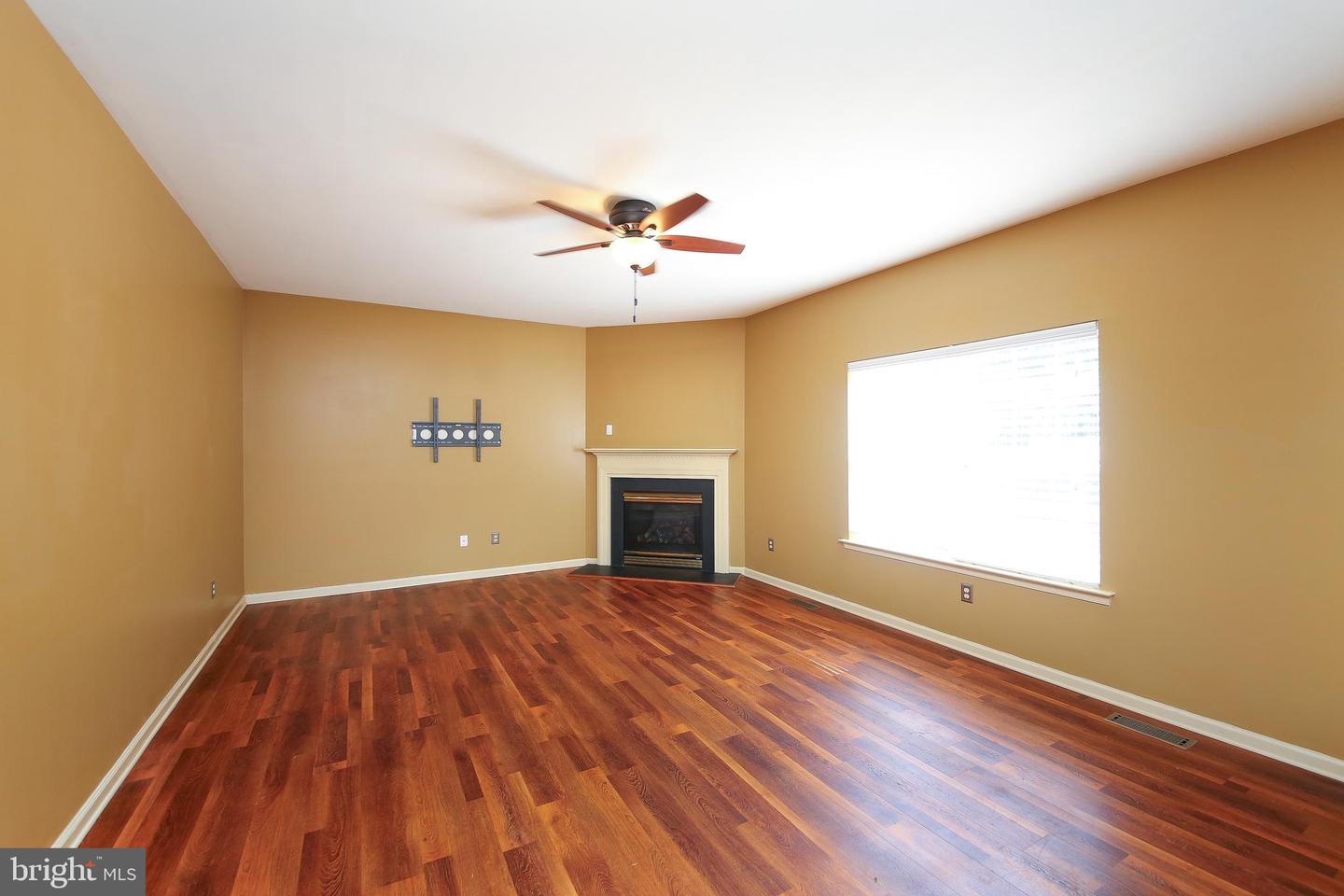 Photo 10 of 41 of 301 Pennington Way house