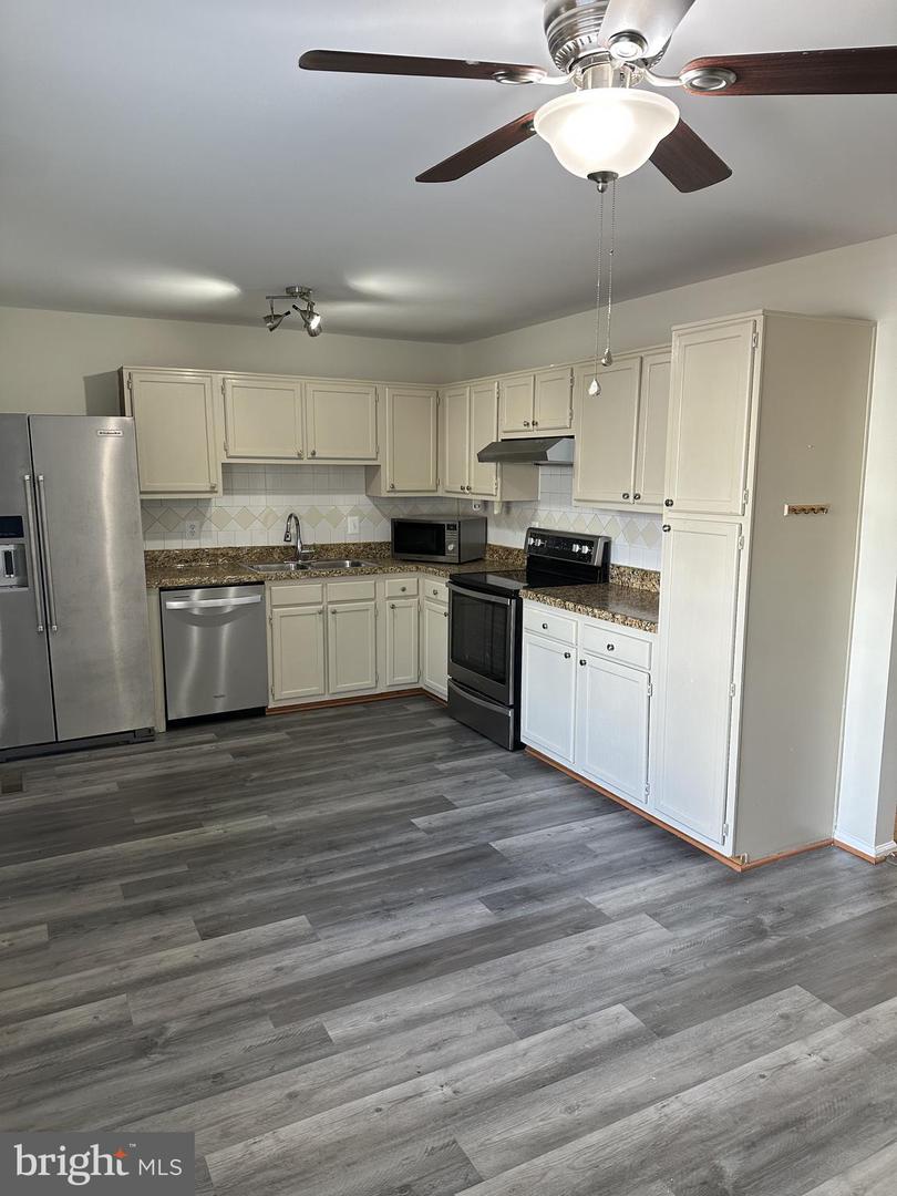 Photo 6 of 32 of 14888 Hyatt Pl townhome