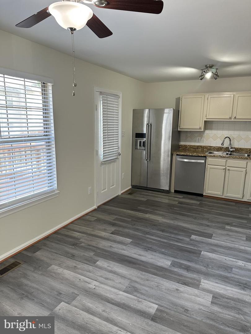 Photo 7 of 32 of 14888 Hyatt Pl townhome