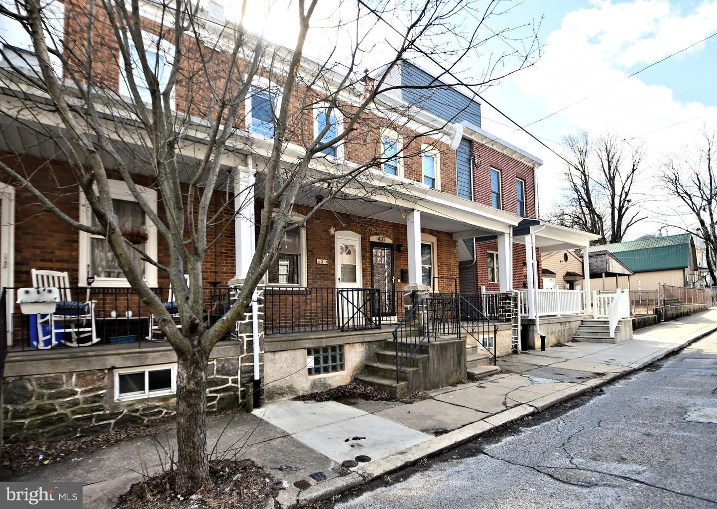 439 Dupont St