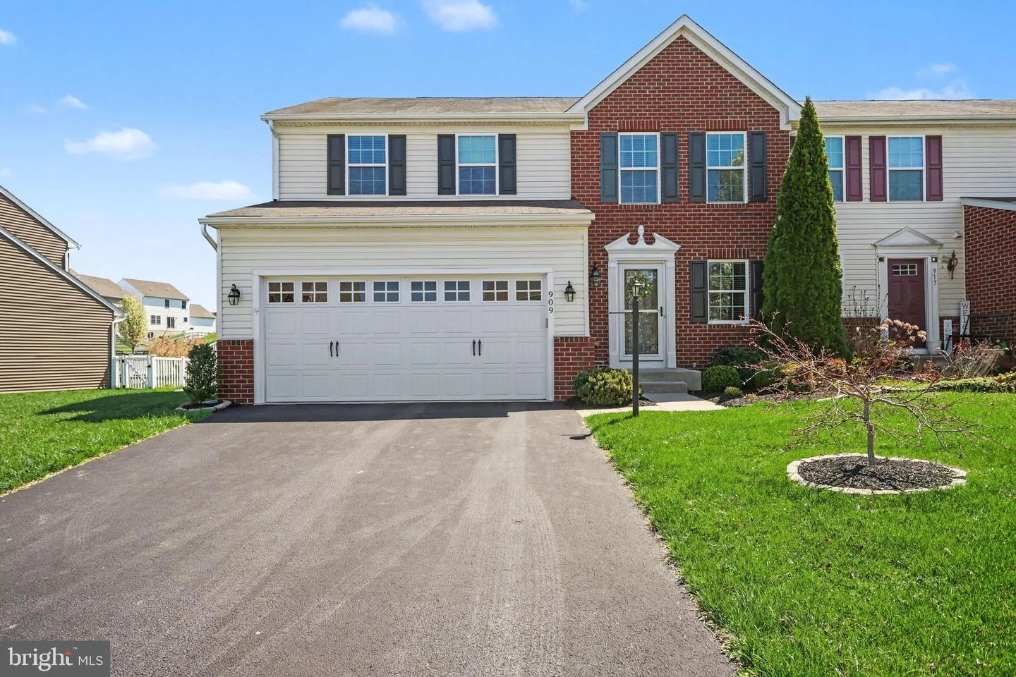 909 Cougar Pointe Cir, Seven Valleys, PA, 17360