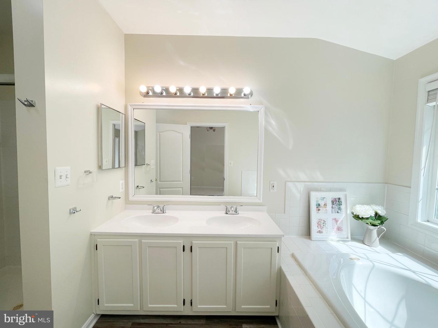 Photo 16 of 33 of 4950 Lee Farm Ct #113 townhome