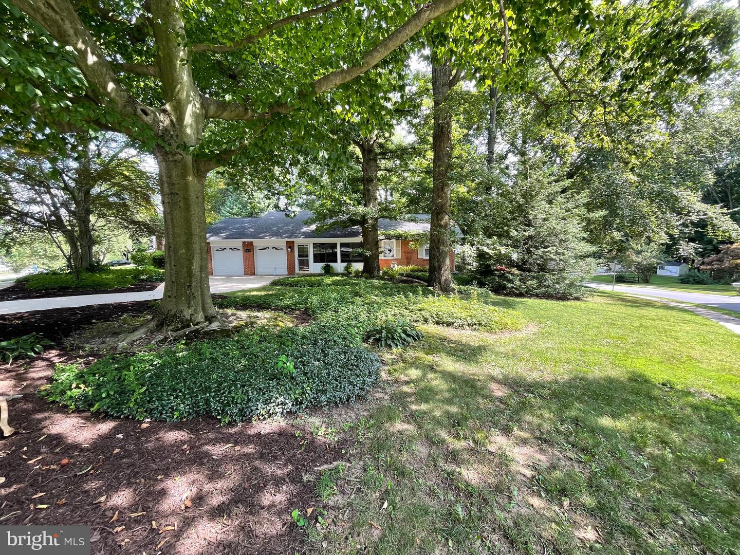Photo 9 of 55 of 125 Saint Regis Dr house