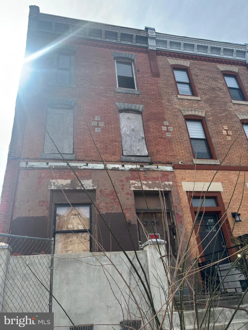 3136 Clifford Street