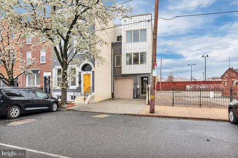 Townhouse in Philadelphia PA 1327 Moyamensing AVENUE.jpg