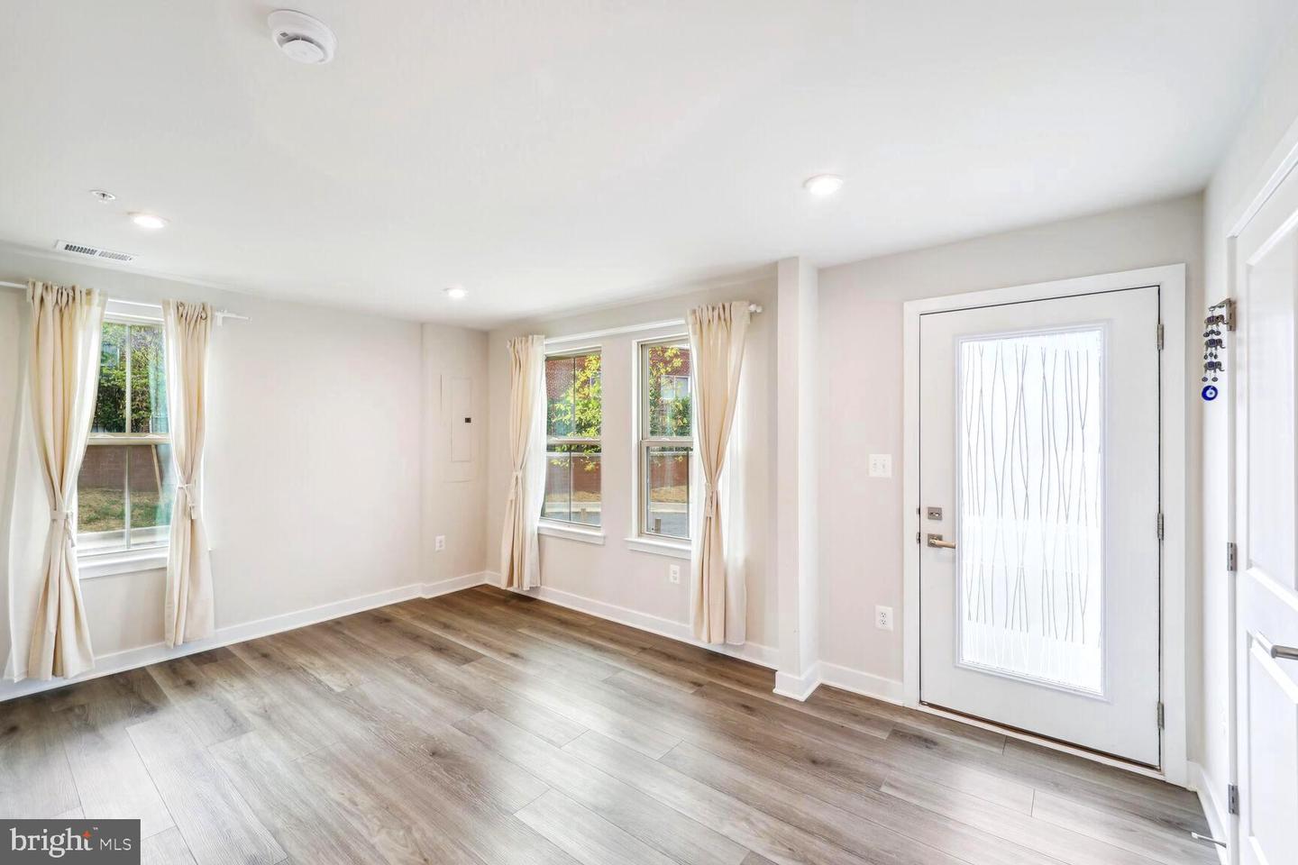 Photo 3 of 25 of 2801 Battersea Lake Loop townhome