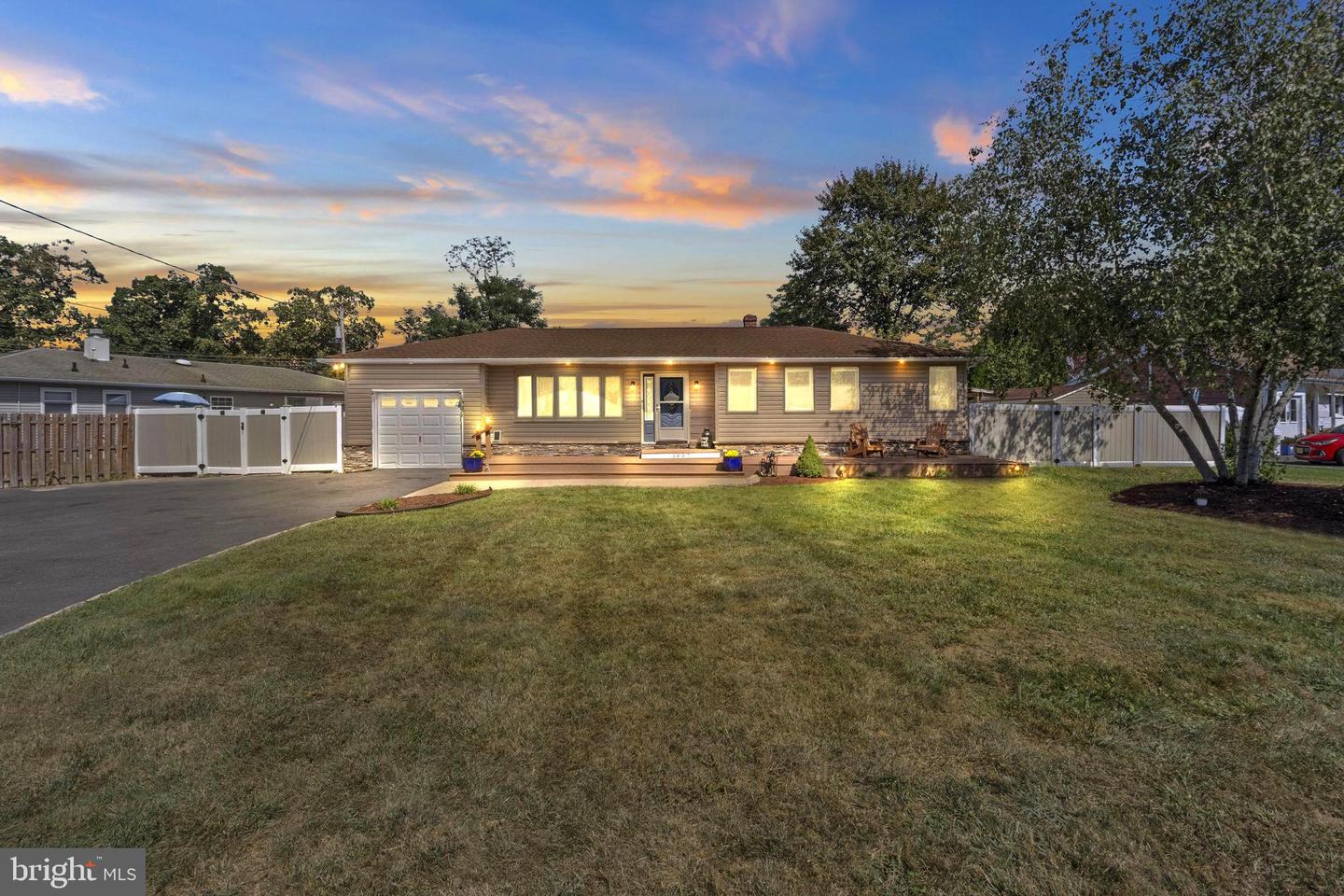 View Toms River, NJ 08753 house
