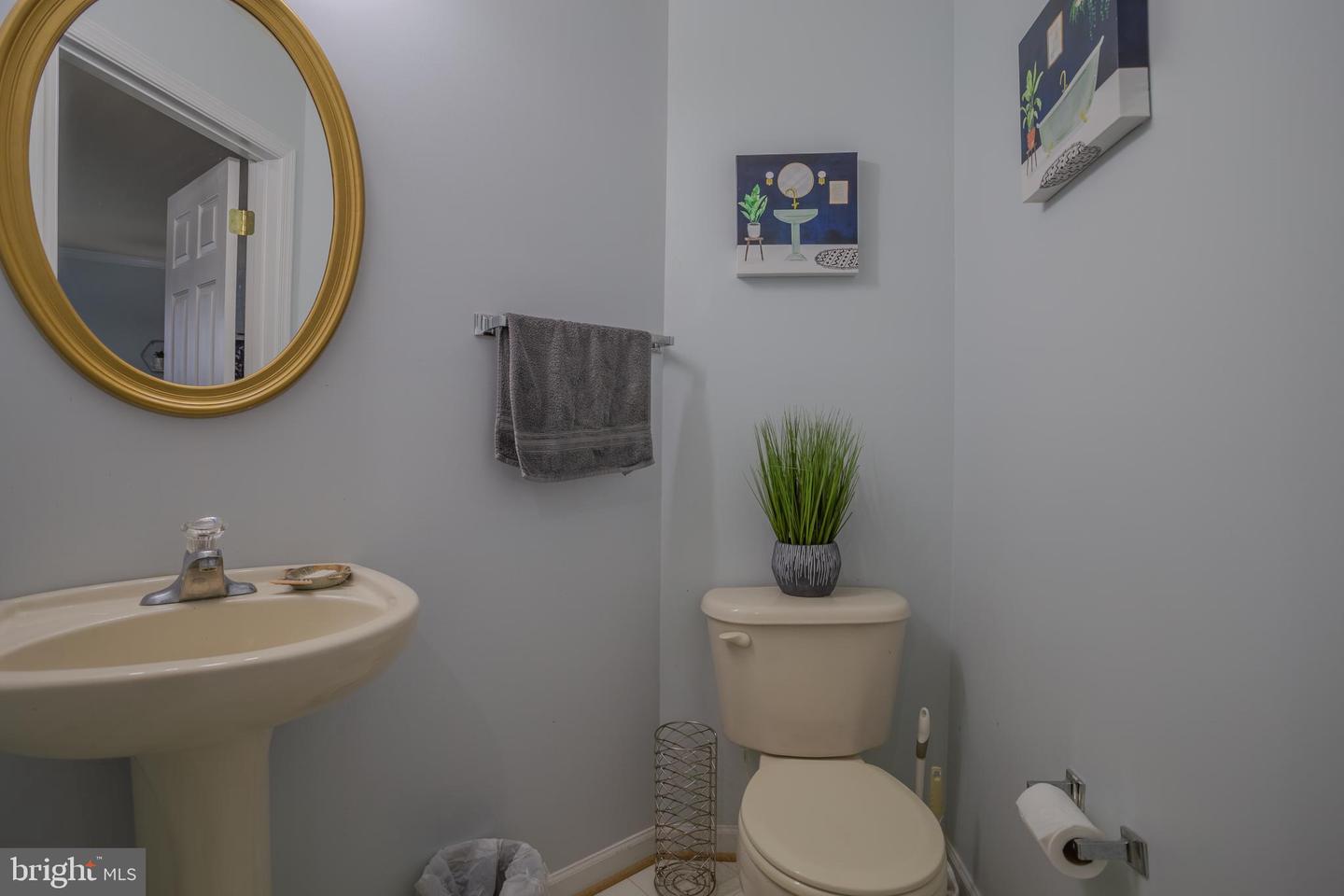 Photo 25 of 34 of 807 Desota Way townhome