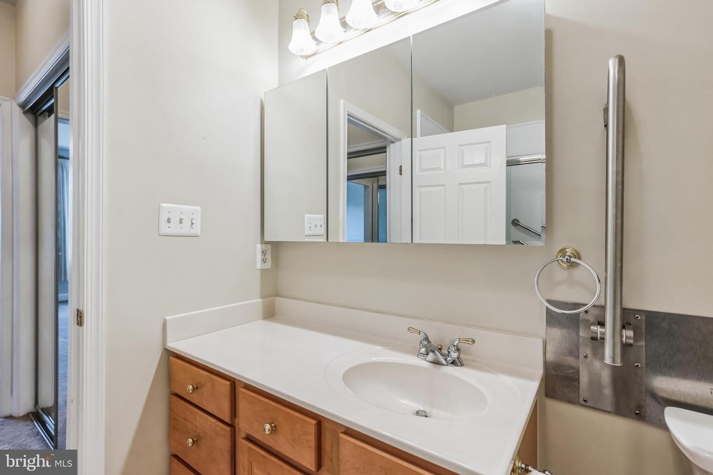 Photo 23 of 31 of 122 Dulles St townhome