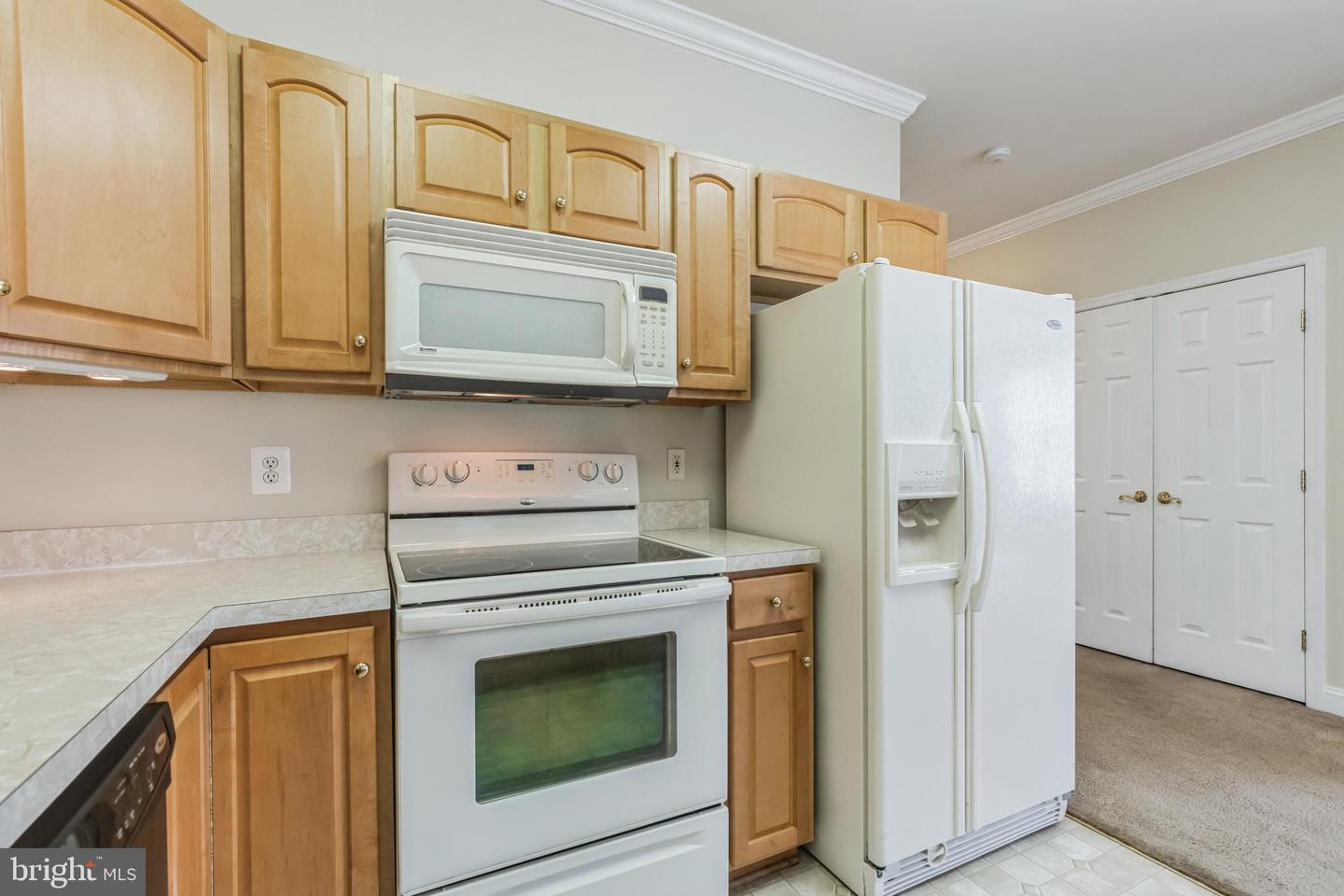 Photo 11 of 31 of 122 Dulles St townhome