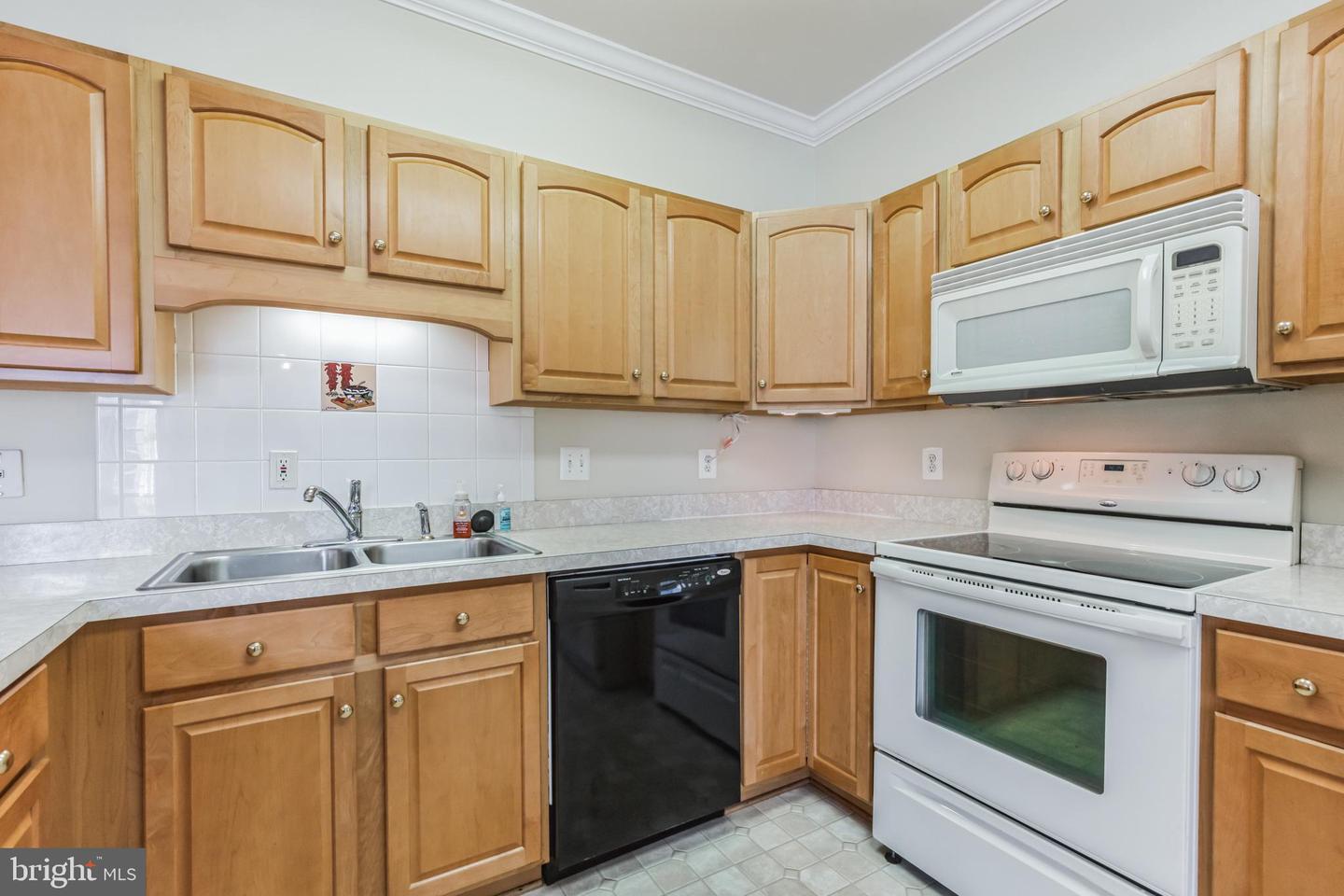 Photo 10 of 31 of 122 Dulles St townhome