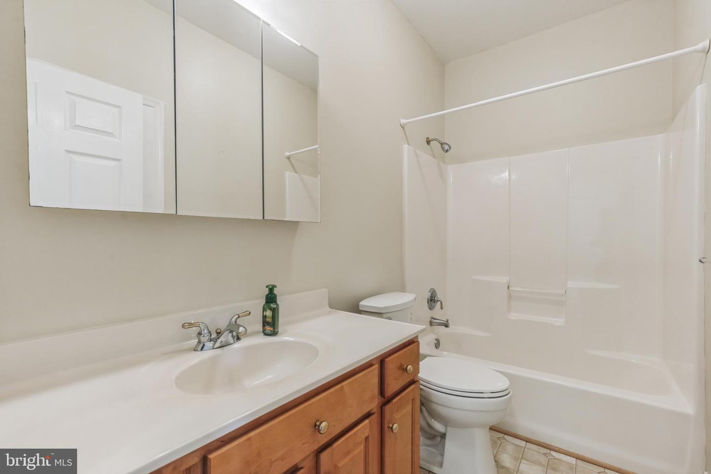 Photo 15 of 31 of 122 Dulles St townhome