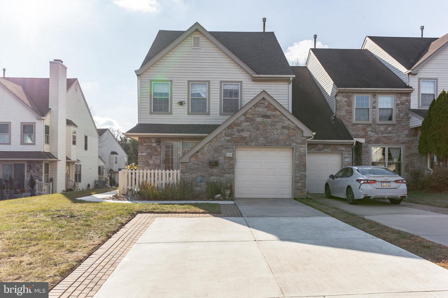 110 Suffield Ct