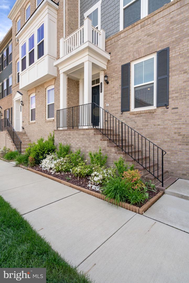 Photo 4 of 77 of 1765 Cottonwood Grove Rd townhome