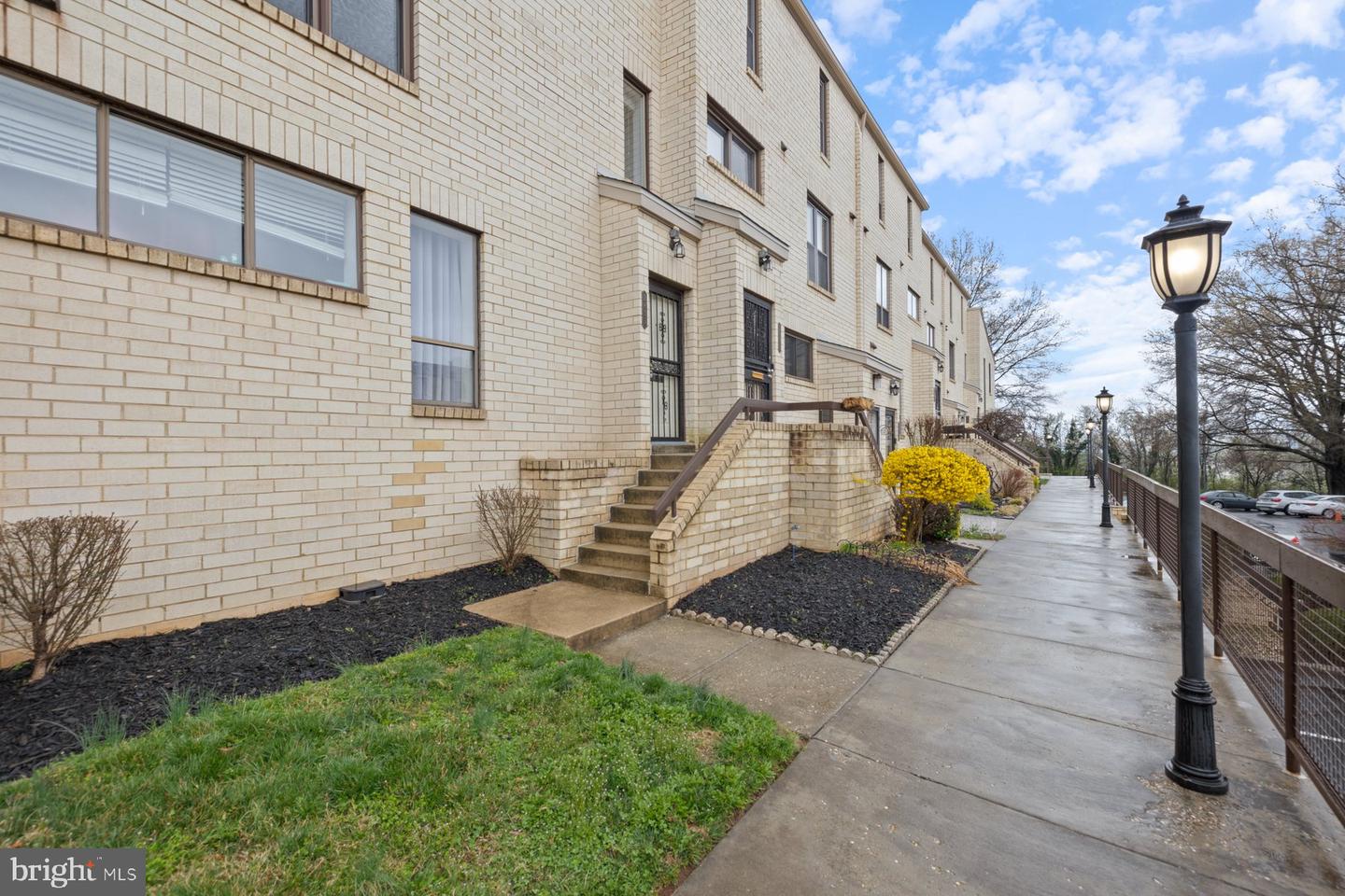 2853 31st Pl NE #2853