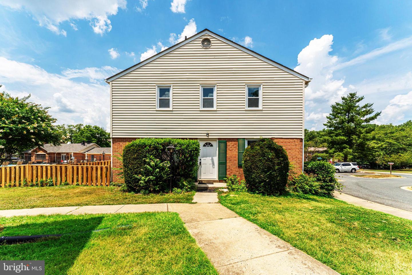 Photo 1 of 26 of 14 Blue Ribbon Ct townhome