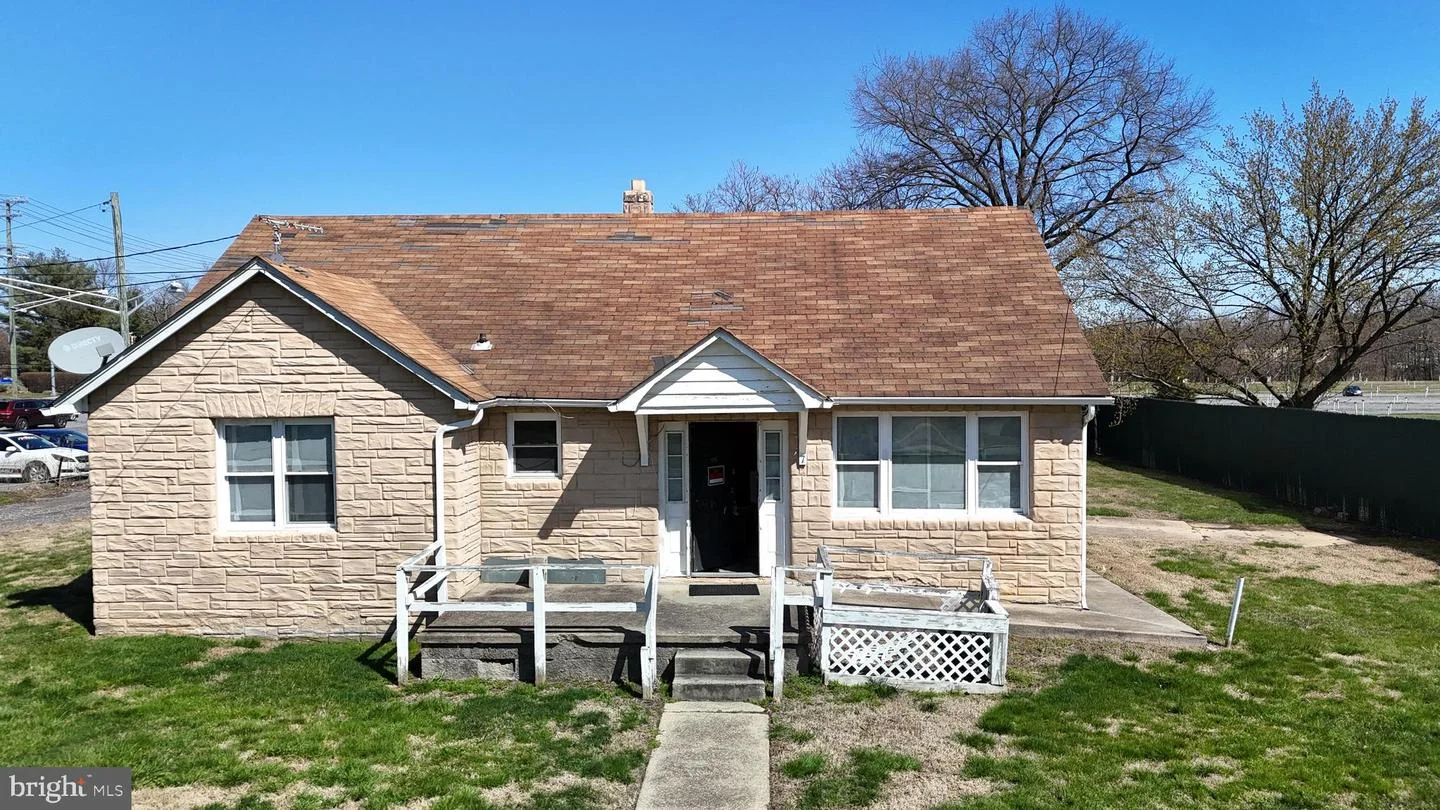 7 Woodland Ave