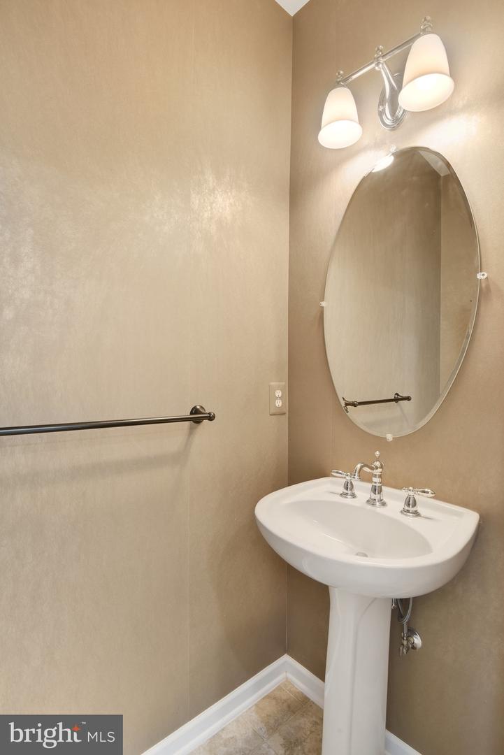 Photo 11 of 46 of 25322 Shipley Ter townhome