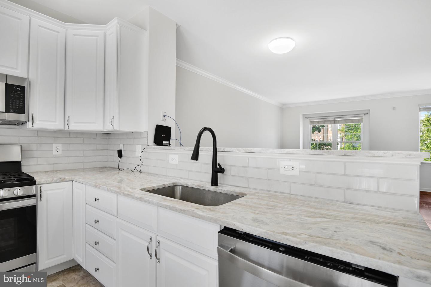 Photo 5 of 46 of 25322 Shipley Ter townhome