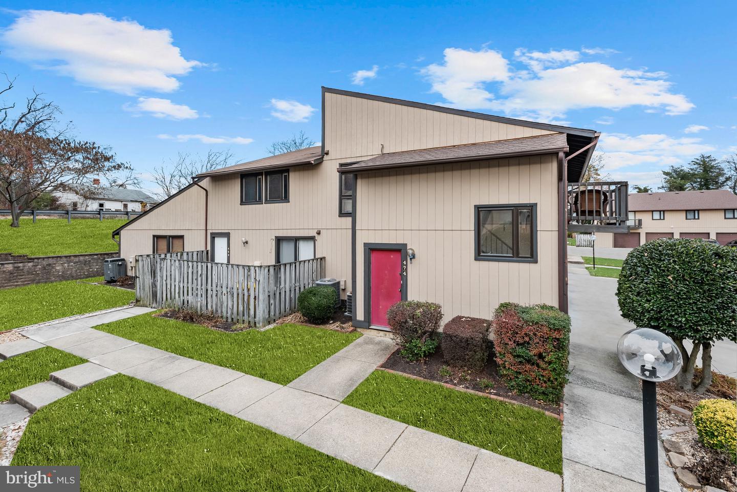 Photo 1 of 11 of 474 West Ct townhome