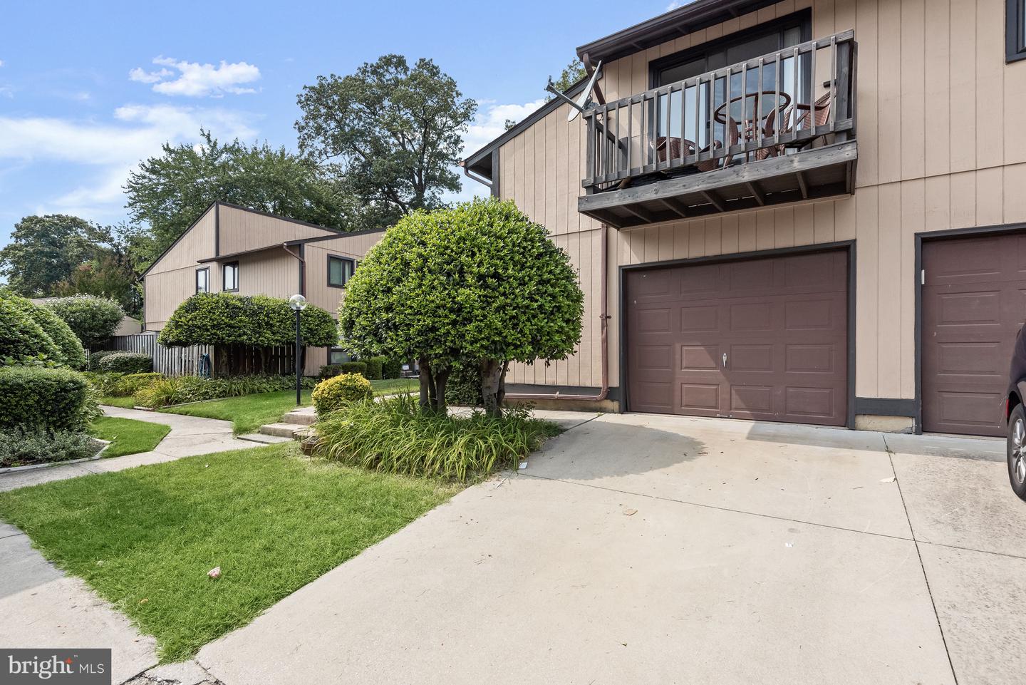 Photo 2 of 11 of 474 West Ct townhome
