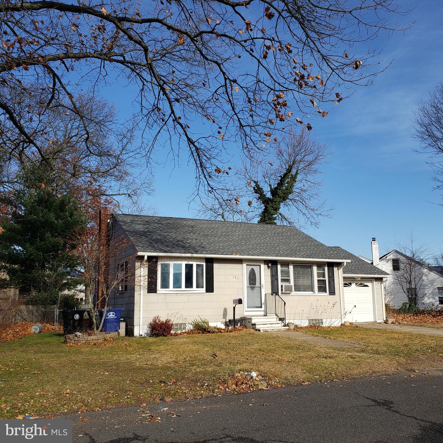 Photo 1 of 20 of 125 Fairfax Dr house
