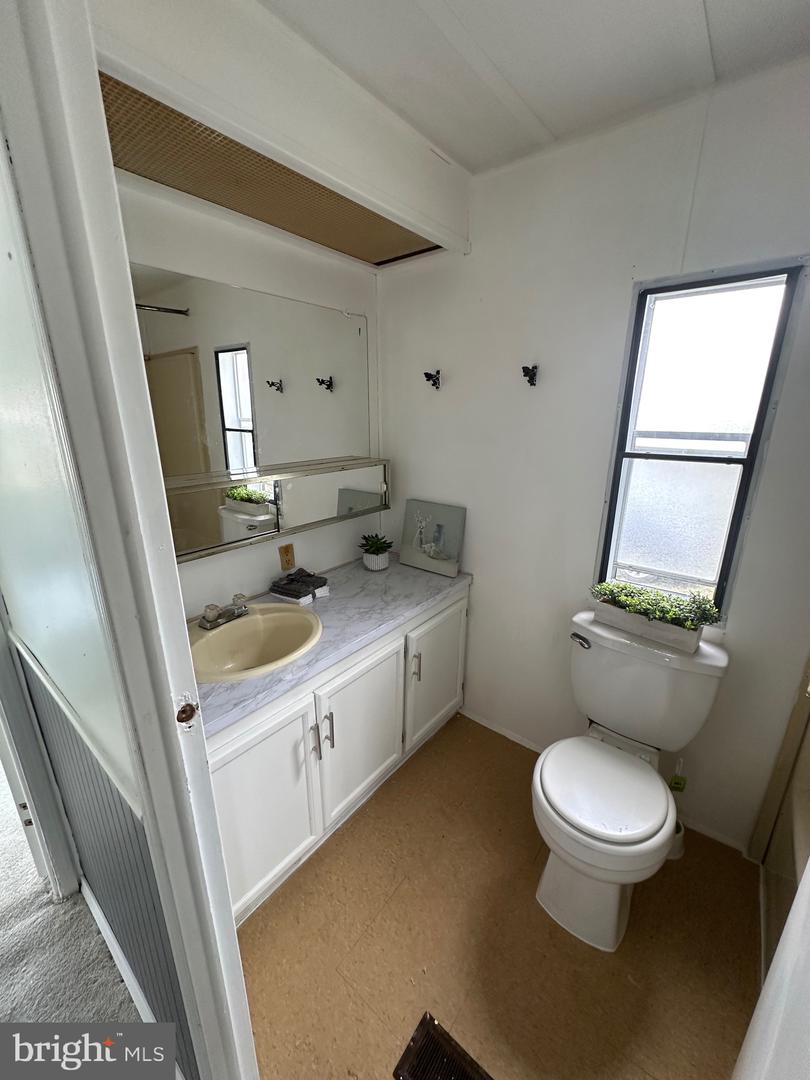 Photo 15 of 19 of 12 Sunset Blvd mobile home