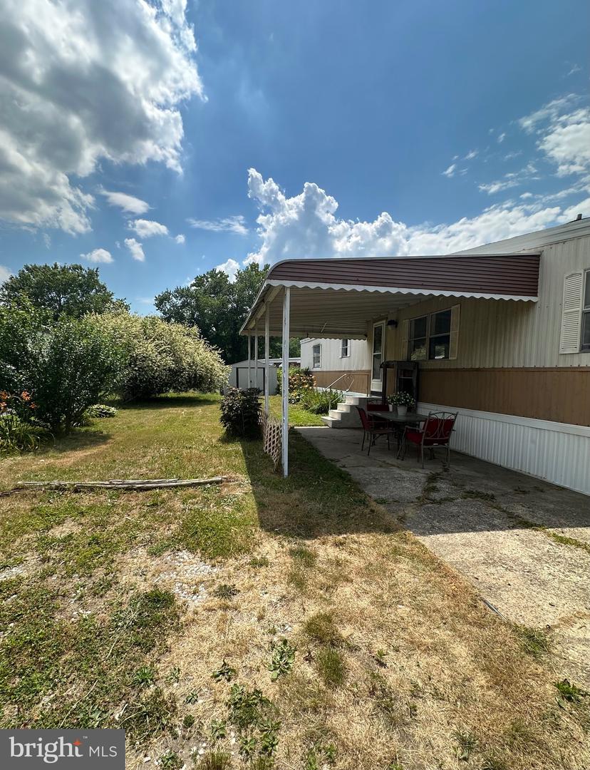 Photo 6 of 19 of 12 Sunset Blvd mobile home