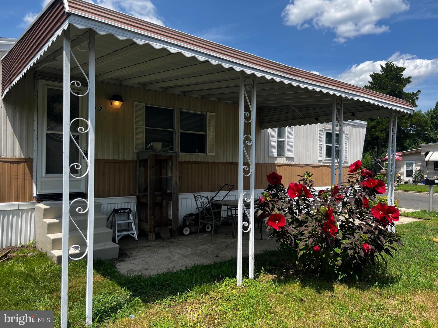 Photo 5 of 19 of 12 Sunset Blvd mobile home