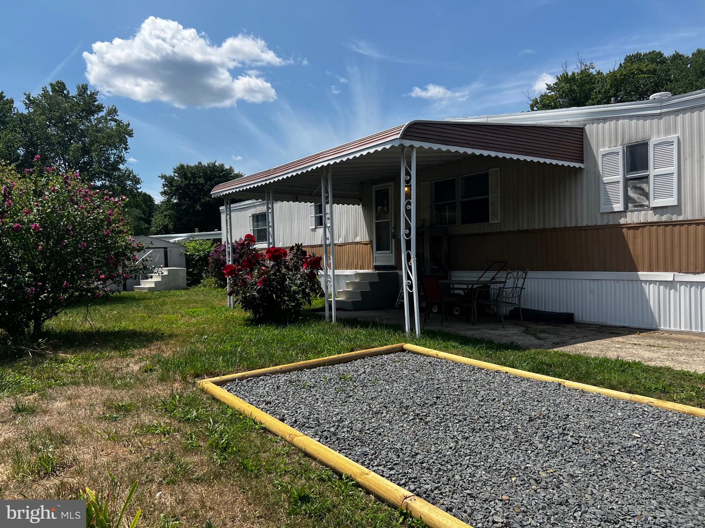 Photo 4 of 19 of 12 Sunset Blvd mobile home