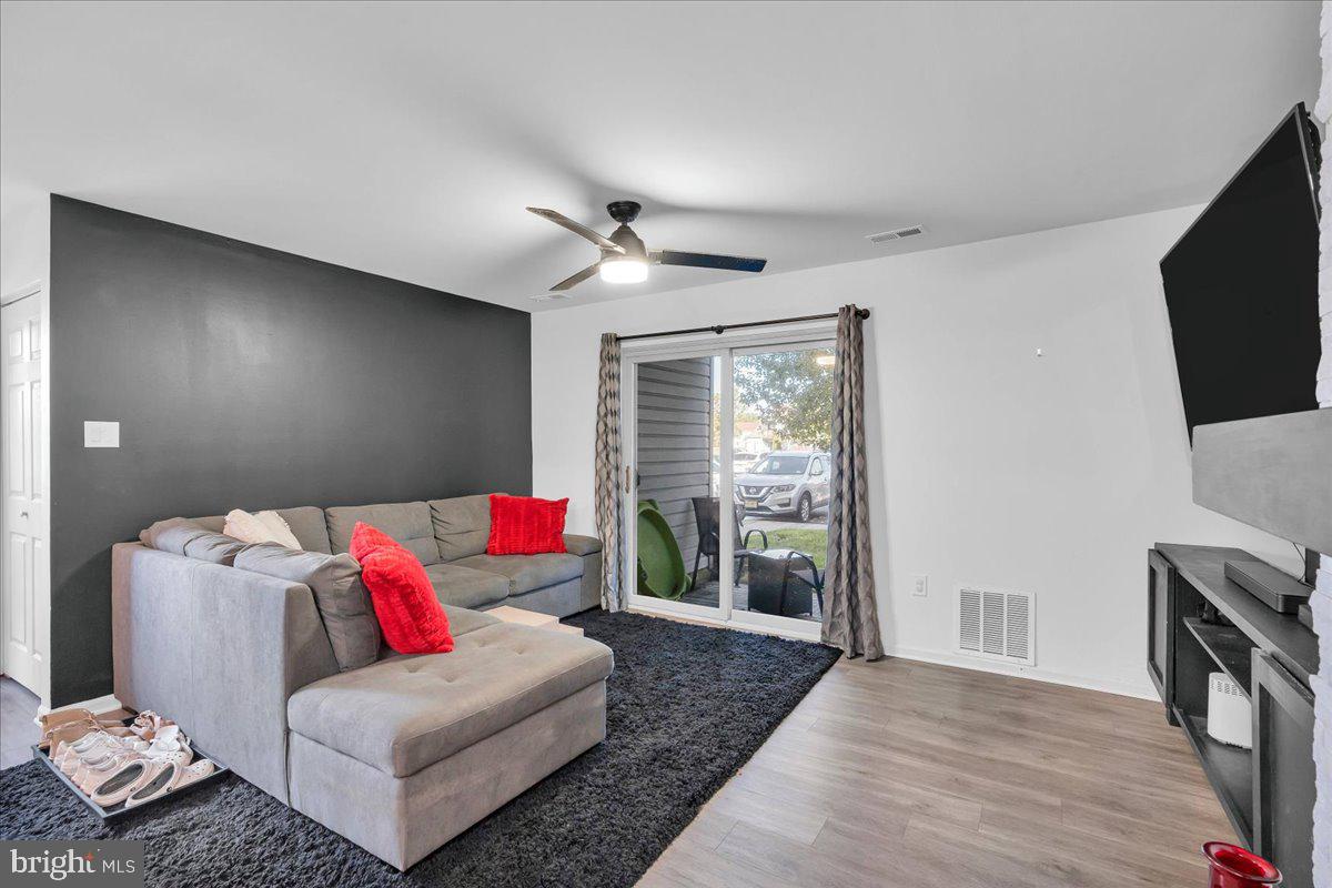 Photo 6 of 24 of 639 Covington Ct condo