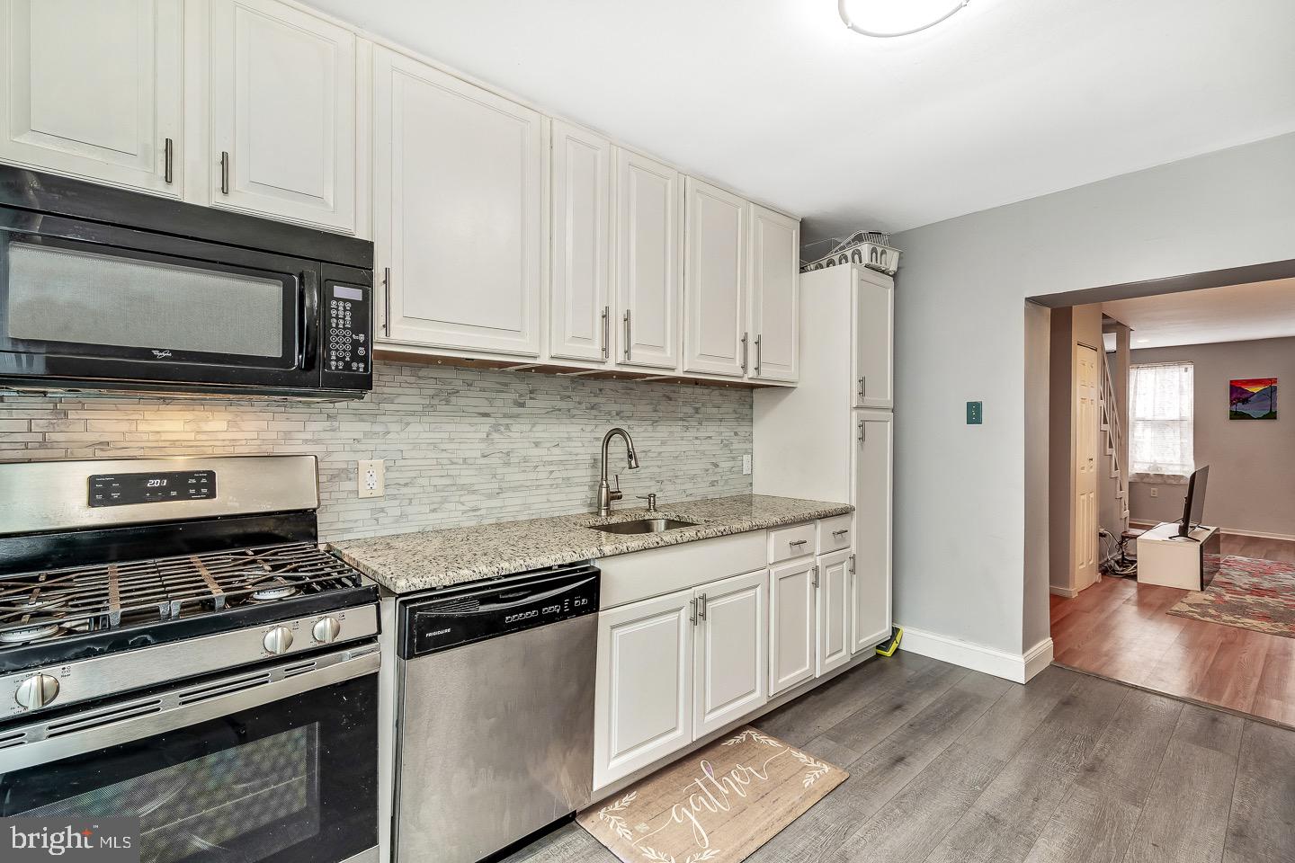 Photo 5 of 16 of 428 Greenwich St townhome