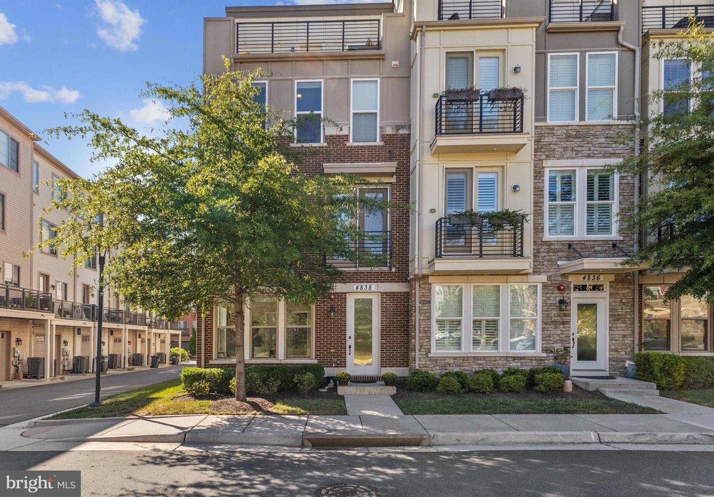 View Chantilly, VA 20151 townhome