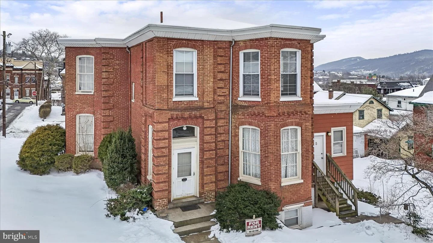 229 E Union Street
