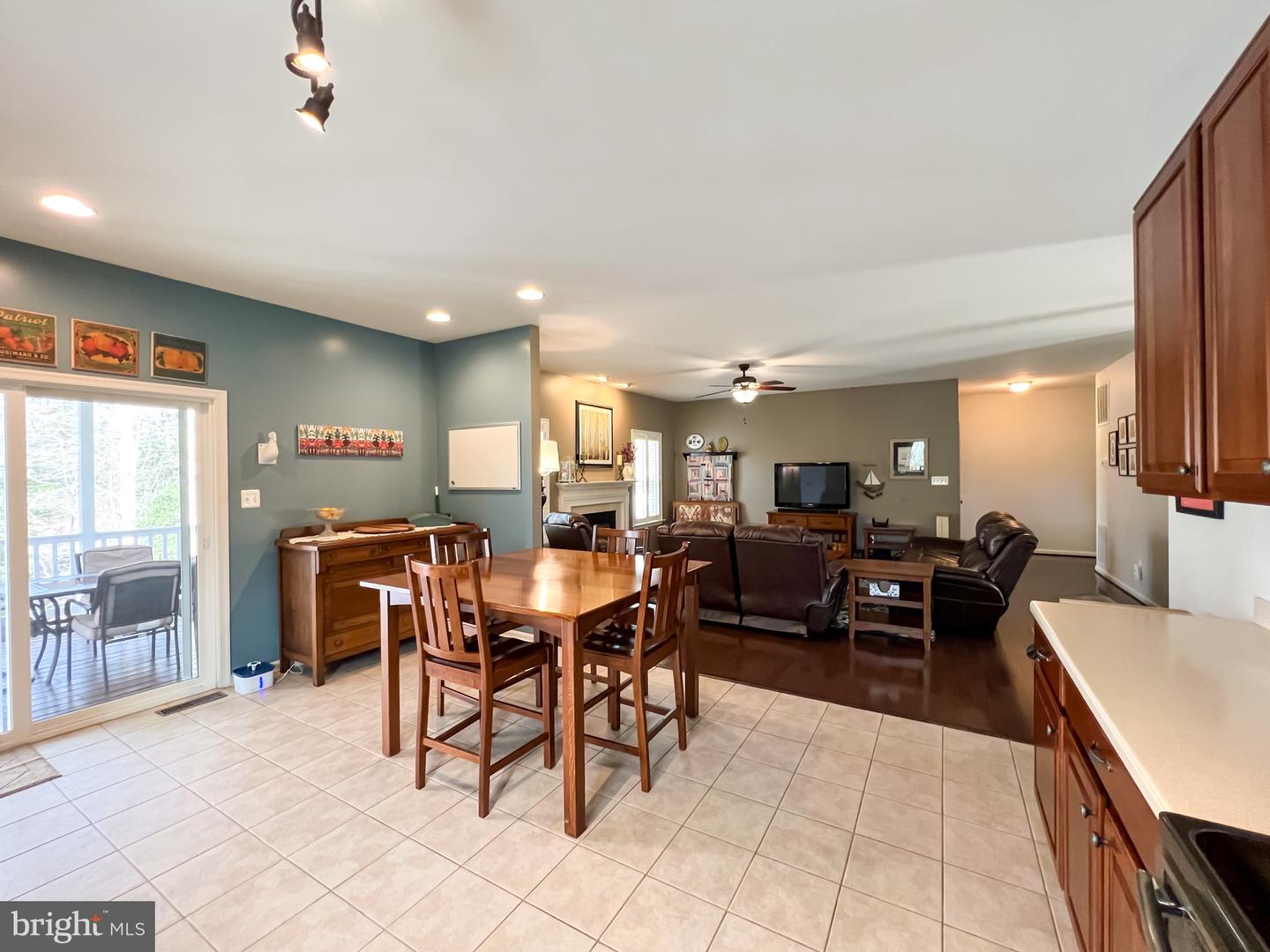 Photo 9 of 45 of 42040 Starlight Dr house