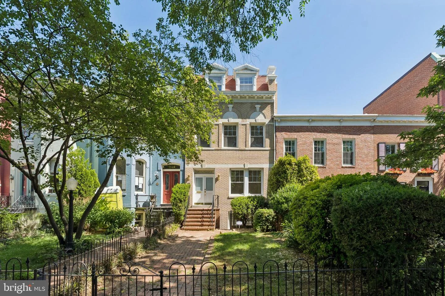 916 East Capitol Street NE