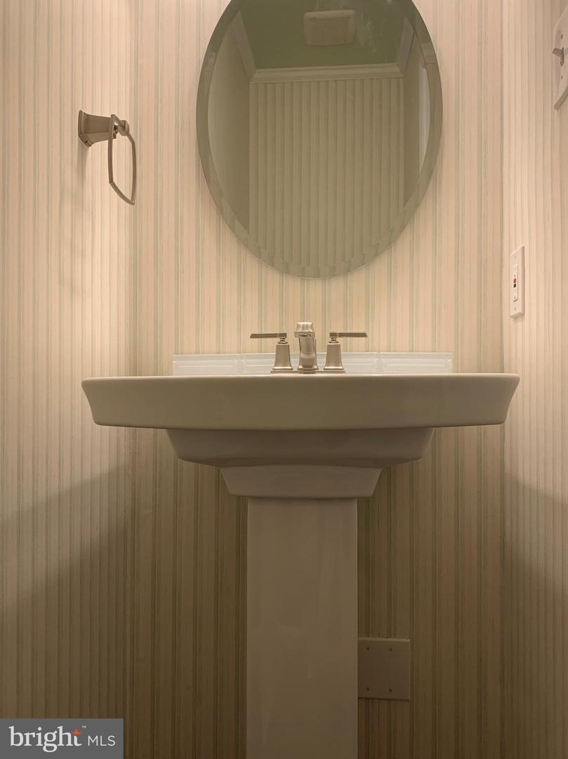 Photo 11 of 31 of 147 Kingswood Ct #147 townhome