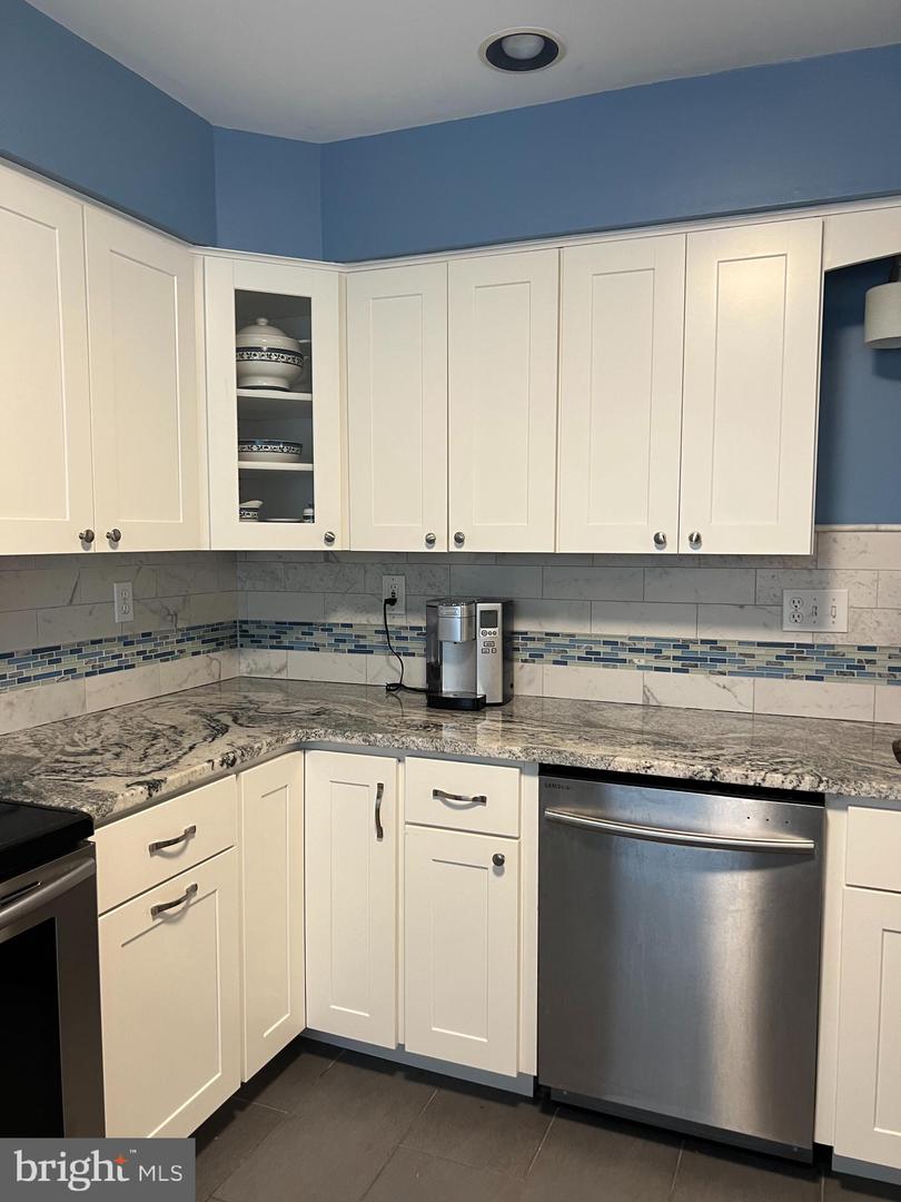 Photo 3 of 31 of 147 Kingswood Ct #147 townhome
