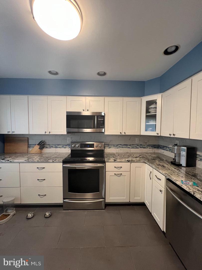 Photo 2 of 31 of 147 Kingswood Ct #147 townhome