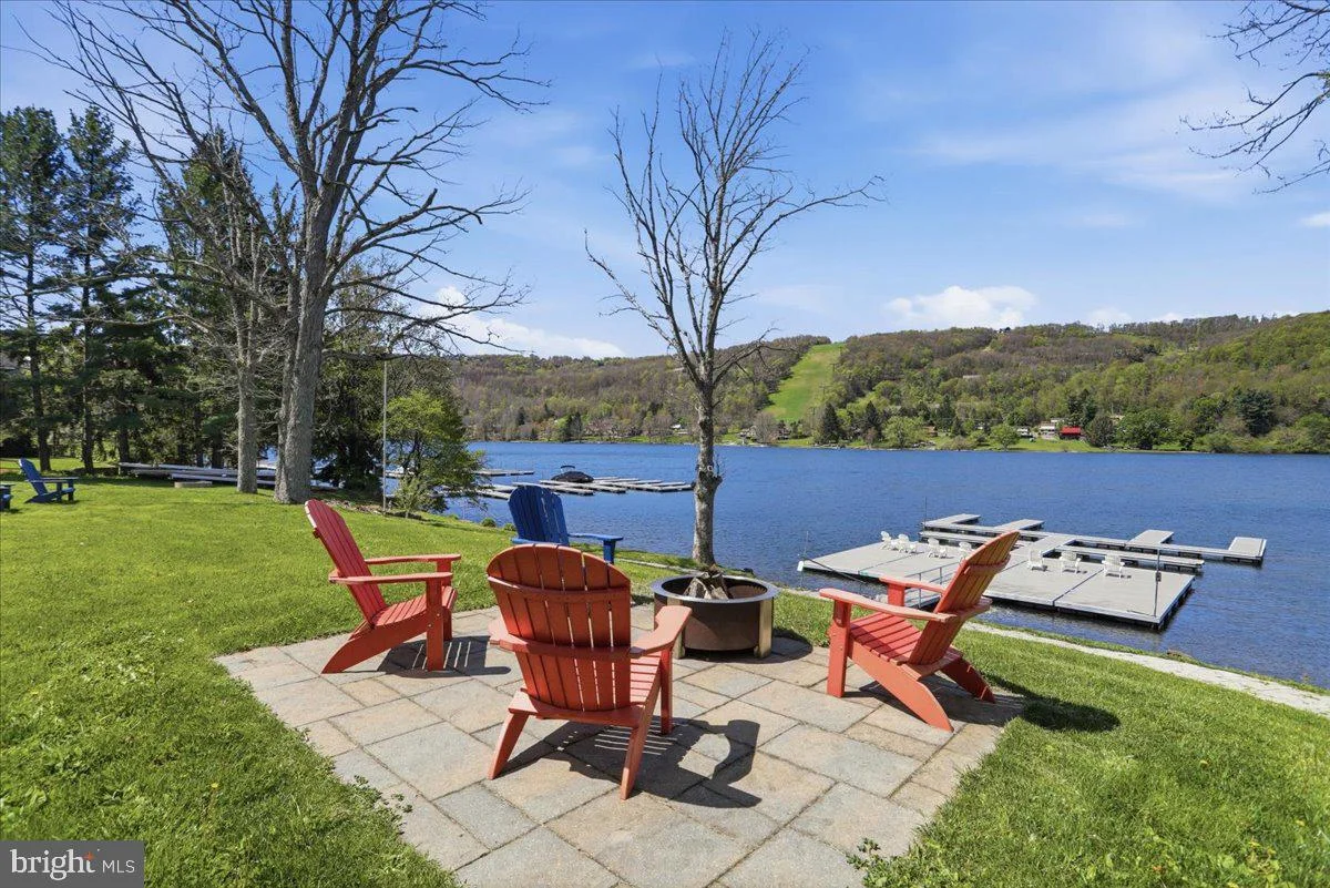 18 Lakeside Village Lane Ln