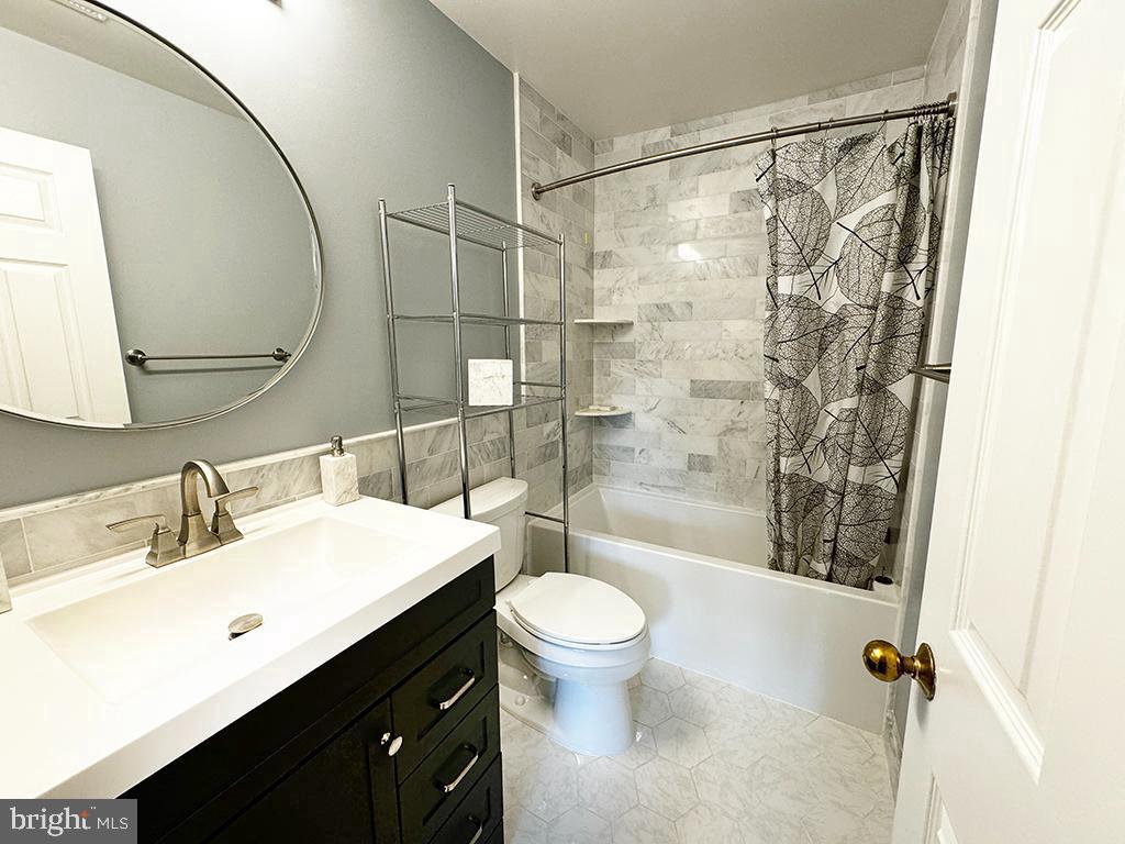 Photo 16 of 22 of 5704 CHAPMAN MILL DR #310 condo