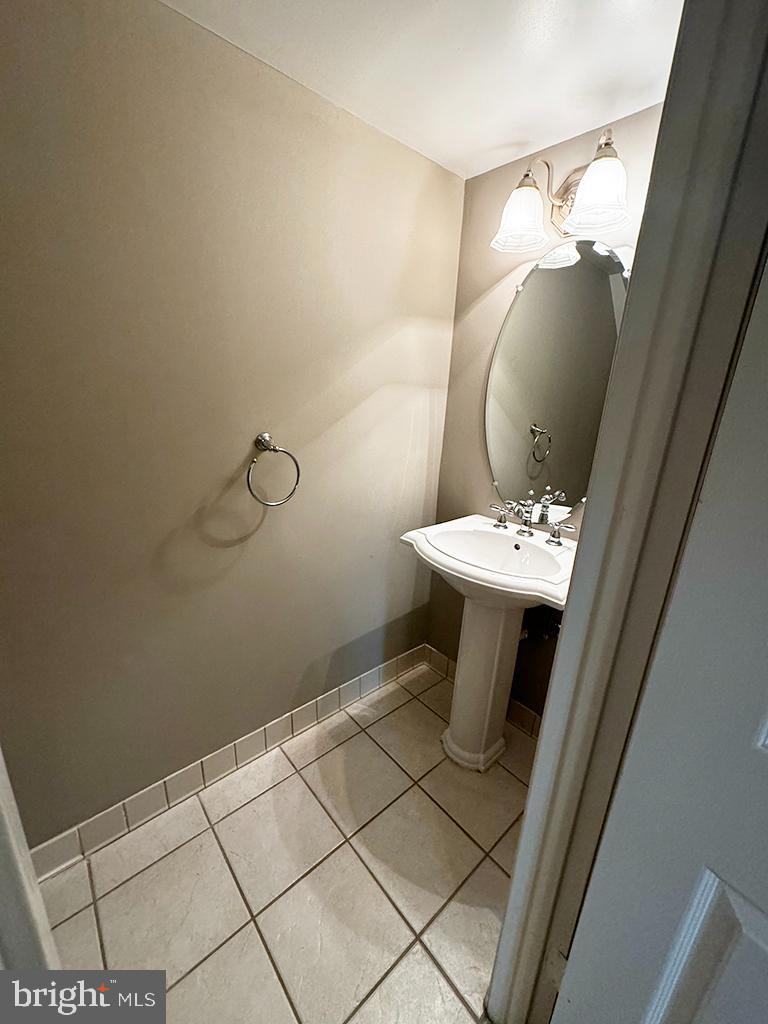 Photo 10 of 22 of 5704 CHAPMAN MILL DR #310 condo