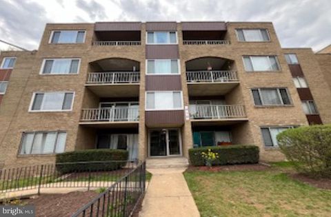 Condominium in Gaithersburg MD 410 Girard STREET.jpg