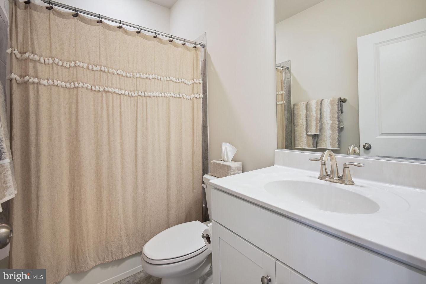 Photo 12 of 20 of 28 Bleeker Pl townhome