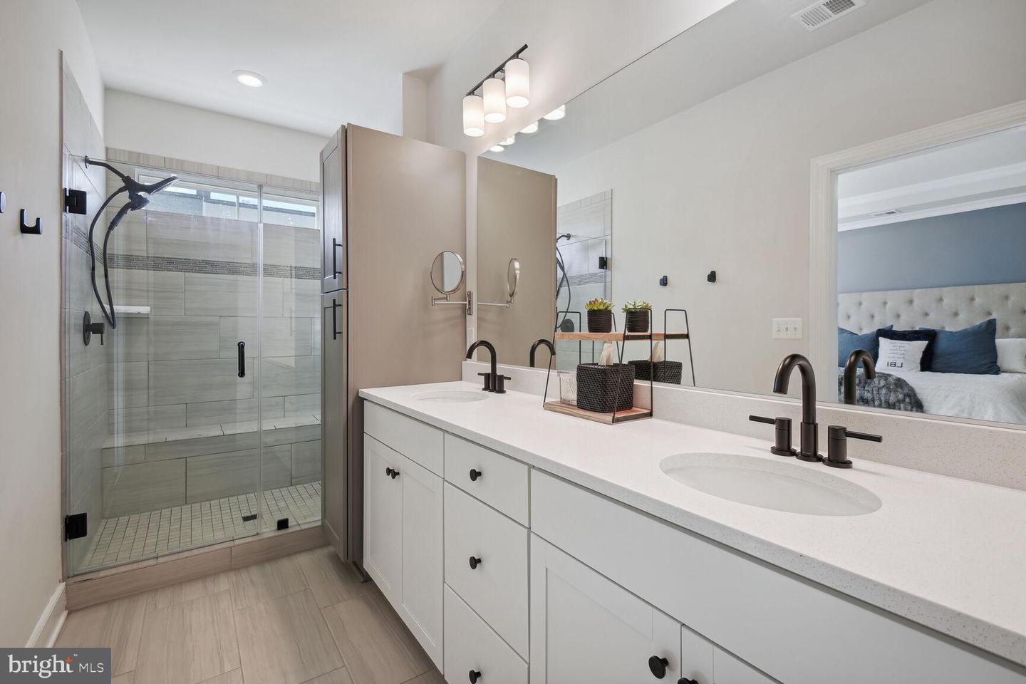 Photo 10 of 20 of 28 Bleeker Pl townhome