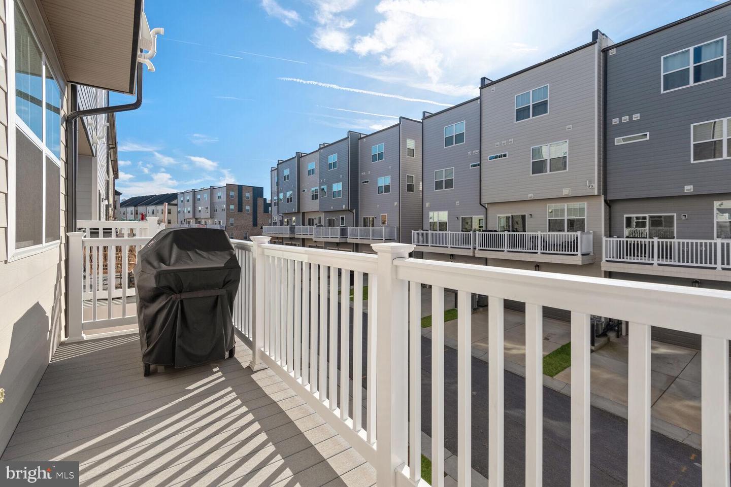 Photo 8 of 20 of 28 Bleeker Pl townhome