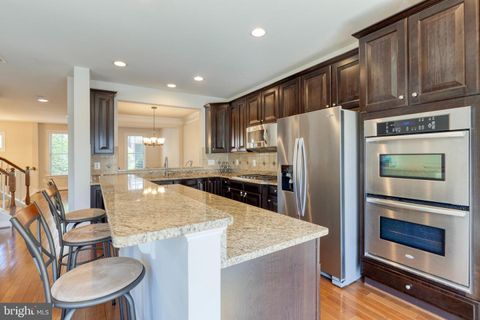 Townhouse in Arlington VA 2561 Kenmore COURT 14.jpg