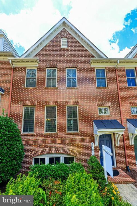 Townhouse in Arlington VA 2561 Kenmore COURT 1.jpg